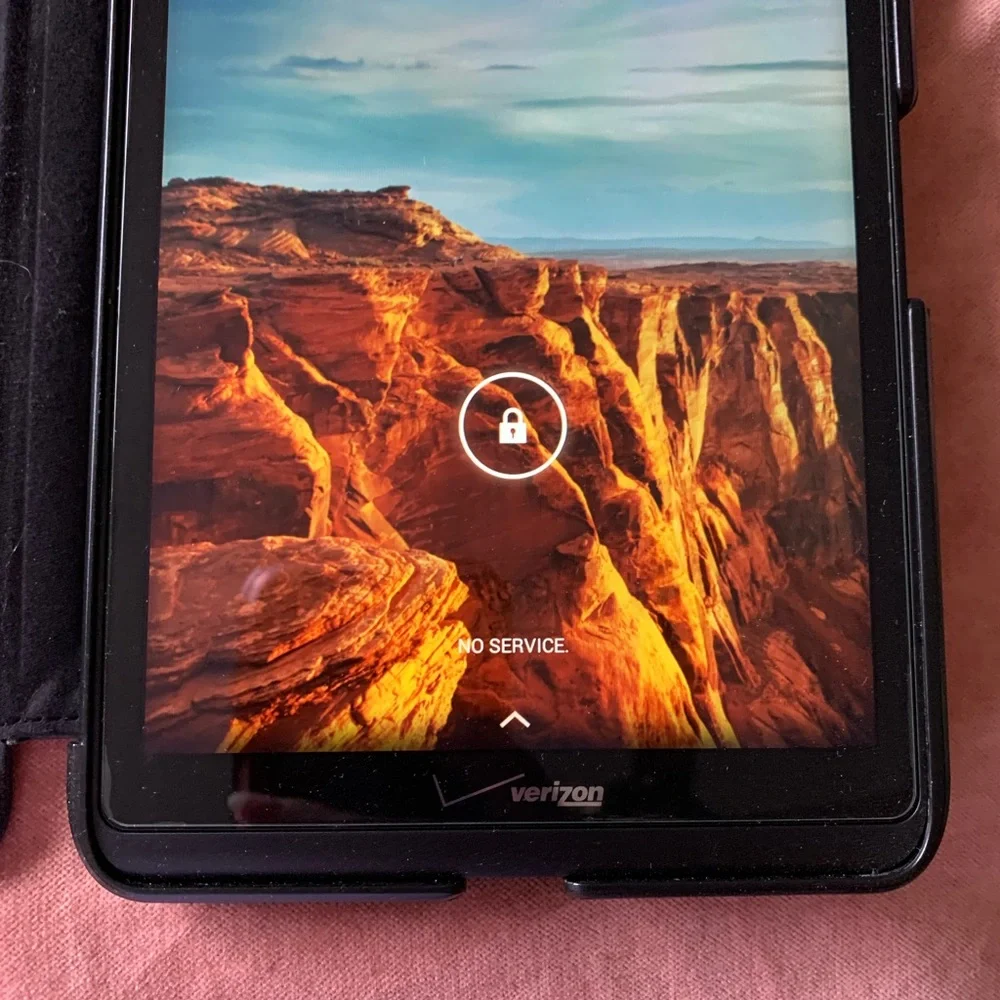 Verizon Ellipsis tablet with stylus and case